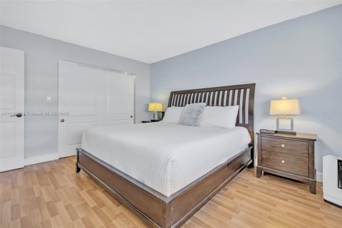 Copropriété à louer à Hallandale Beach, Floride: 2 chambres, 99.41 m2 № 1842602 - photo 13