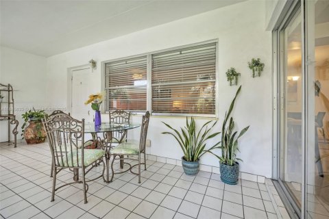 Copropriété à louer à Hallandale Beach, Floride: 2 chambres, 99.41 m2 № 1842602 - photo 21