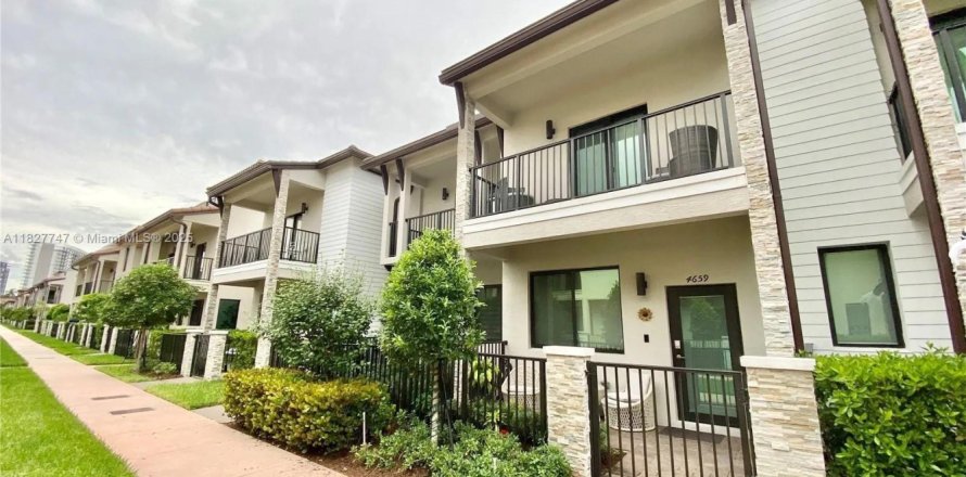 Touwnhouse à Doral, Floride 3 chambres, 149.57 m2 № 1804515