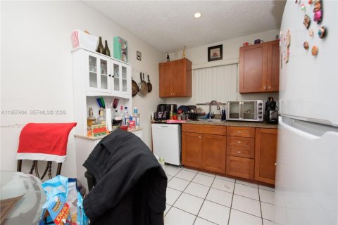 Propiedad comercial en venta en Cutler Bay, Florida, 203.46 m2 № 2011661 - foto 10