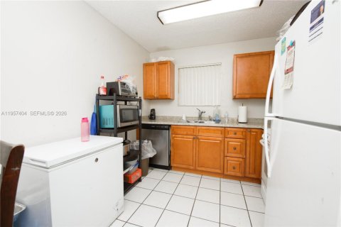 Propiedad comercial en venta en Cutler Bay, Florida, 203.46 m2 № 2011661 - foto 20