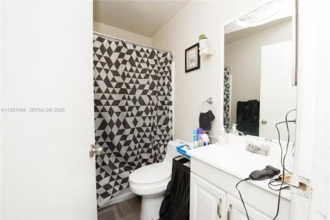 Propiedad comercial en venta en Cutler Bay, Florida, 203.46 m2 № 2011661 - foto 9