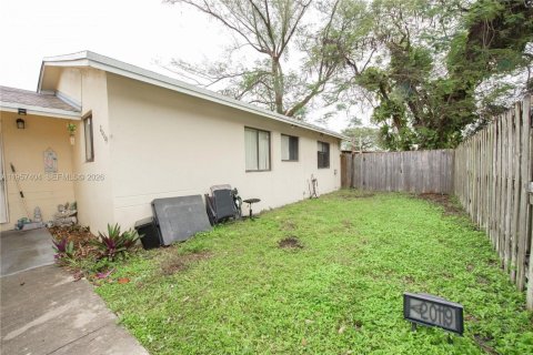 Propiedad comercial en venta en Cutler Bay, Florida, 203.46 m2 № 2011661 - foto 3