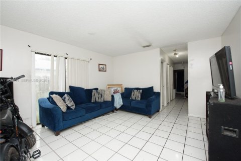 Propiedad comercial en venta en Cutler Bay, Florida, 203.46 m2 № 2011661 - foto 22