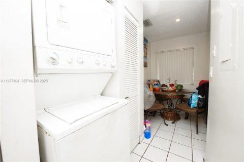 Propiedad comercial en venta en Cutler Bay, Florida, 203.46 m2 № 2011661 - foto 11