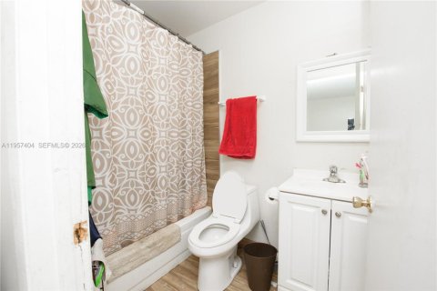 Propiedad comercial en venta en Cutler Bay, Florida, 203.46 m2 № 2011661 - foto 15