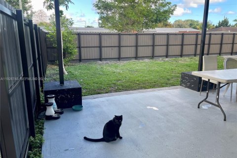 House in Miami Gardens, Florida 3 bedrooms, 108.88 sq.m. № 1986610 - photo 18