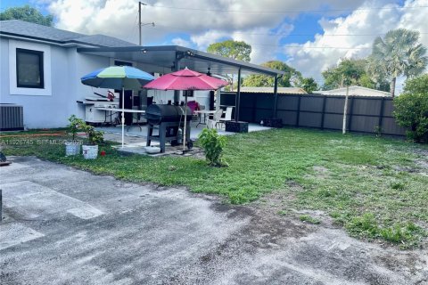 House in Miami Gardens, Florida 3 bedrooms, 108.88 sq.m. № 1986610 - photo 16