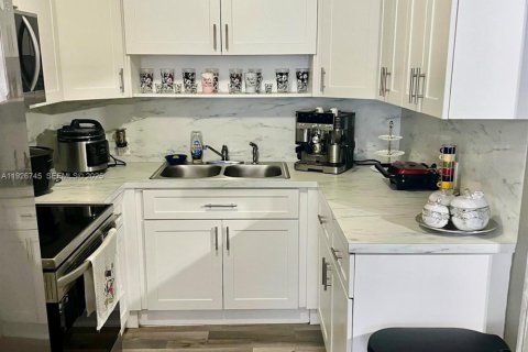 Villa ou maison à vendre à Miami Gardens, Floride: 3 chambres, 108.88 m2 № 1986610 - photo 7