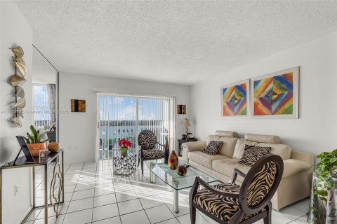 Condo in Hollywood, Florida, 2 bedrooms  № 1823929 - photo 6