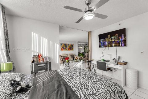 Condo in Hollywood, Florida, 2 bedrooms  № 1823929 - photo 16