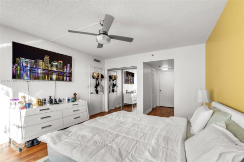 Condo in Hollywood, Florida, 2 bedrooms  № 1823929 - photo 20