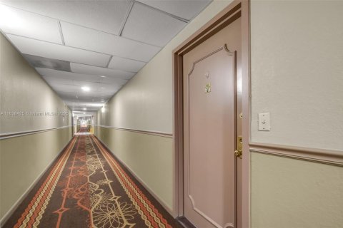 Condo in Hollywood, Florida, 2 bedrooms  № 1823929 - photo 4