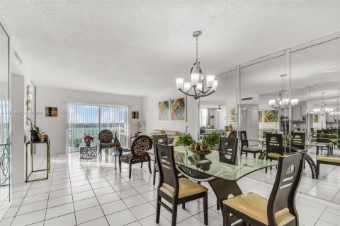 Condo in Hollywood, Florida, 2 bedrooms  № 1823929 - photo 5