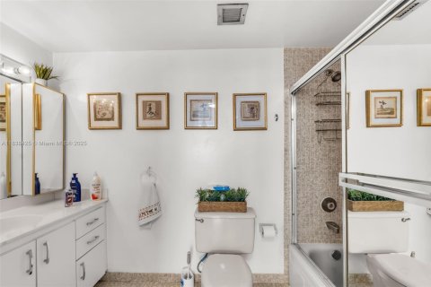 Condo in Hollywood, Florida, 2 bedrooms  № 1823929 - photo 23