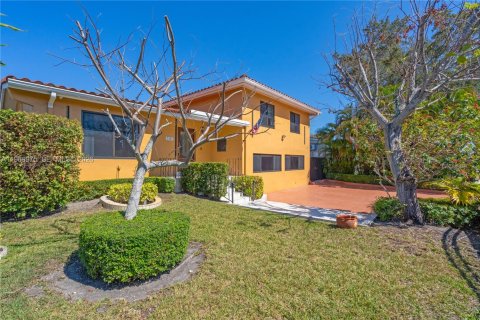 Casa en venta en Miami, Florida, 4 dormitorios, 315.96 m2 № 2030807 - foto 4
