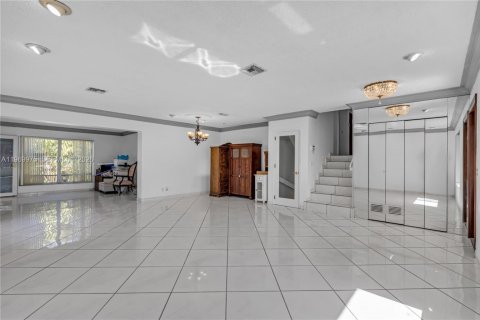 Casa en venta en Miami, Florida, 4 dormitorios, 315.96 m2 № 2030807 - foto 7