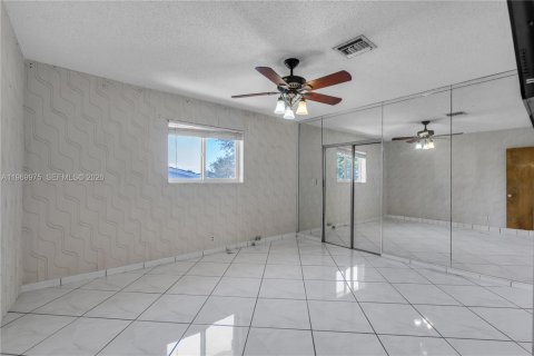 Casa en venta en Miami, Florida, 4 dormitorios, 315.96 m2 № 2030807 - foto 29