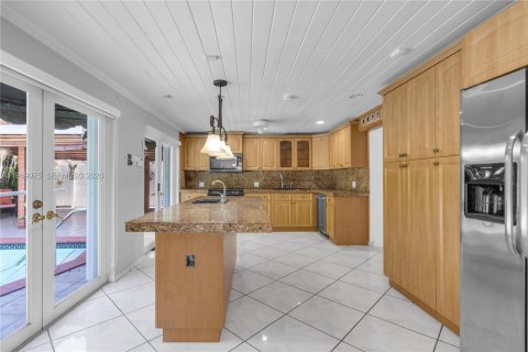 Casa en venta en Miami, Florida, 4 dormitorios, 315.96 m2 № 2030807 - foto 9