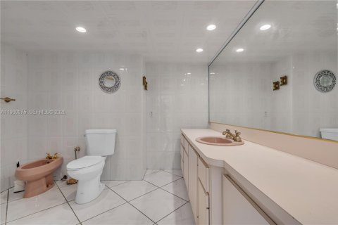 Casa en venta en Miami, Florida, 4 dormitorios, 315.96 m2 № 2030807 - foto 24