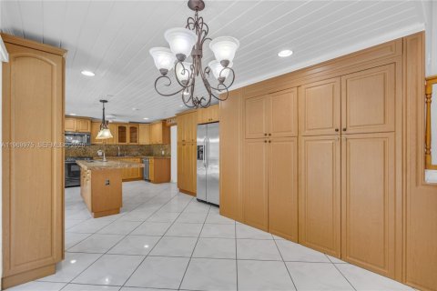 Casa en venta en Miami, Florida, 4 dormitorios, 315.96 m2 № 2030807 - foto 11