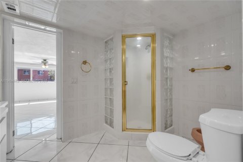 Casa en venta en Miami, Florida, 4 dormitorios, 315.96 m2 № 2030807 - foto 25