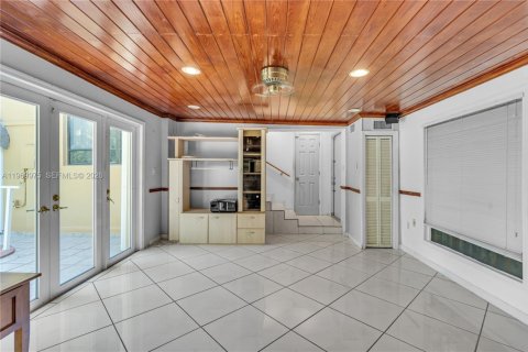 Casa en venta en Miami, Florida, 4 dormitorios, 315.96 m2 № 2030807 - foto 18