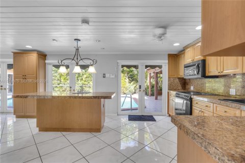 Casa en venta en Miami, Florida, 4 dormitorios, 315.96 m2 № 2030807 - foto 13