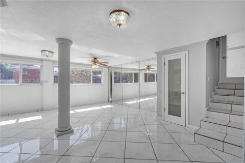 Casa en venta en Miami, Florida, 4 dormitorios, 315.96 m2 № 2030807 - foto 20