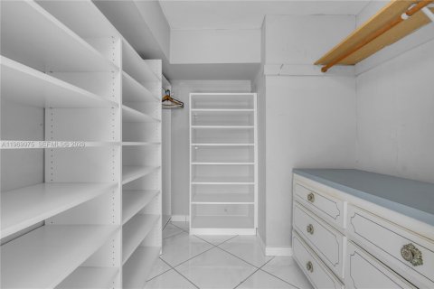 Casa en venta en Miami, Florida, 4 dormitorios, 315.96 m2 № 2030807 - foto 23