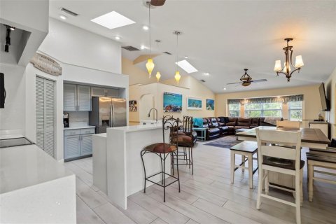 Casa en venta en Port Charlotte, Florida, 5 dormitorios, 264.77 m2 № 1532360 - foto 21