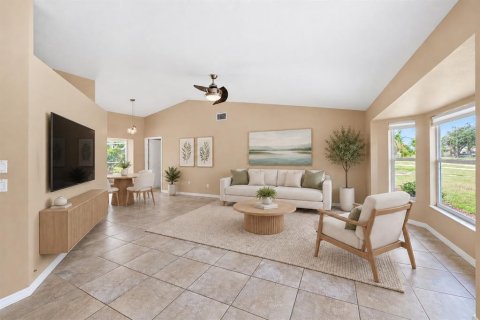 Villa ou maison à vendre à North Port, Floride: 3 chambres, 159.79 m2 № 2427229 - photo 8