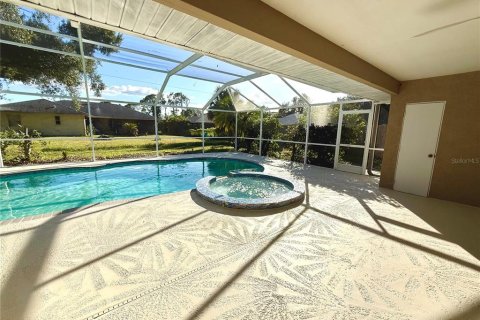 Villa ou maison à vendre à North Port, Floride: 3 chambres, 159.79 m2 № 2427229 - photo 2