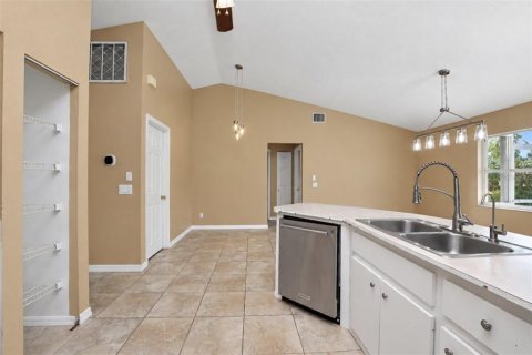 Villa ou maison à vendre à North Port, Floride: 3 chambres, 159.79 m2 № 2427229 - photo 15