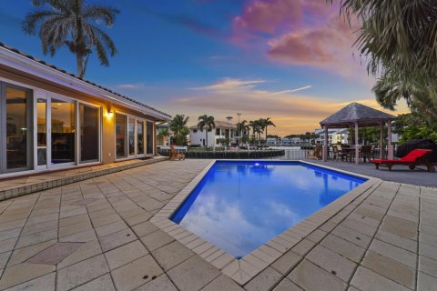 House in Highland Beach, Florida 4 bedrooms, 290.04 sq.m. № 2179460 - photo 17