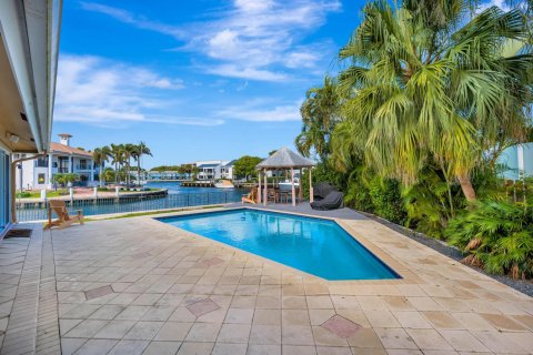 House in Highland Beach, Florida 4 bedrooms, 290.04 sq.m. № 2179460 - photo 8