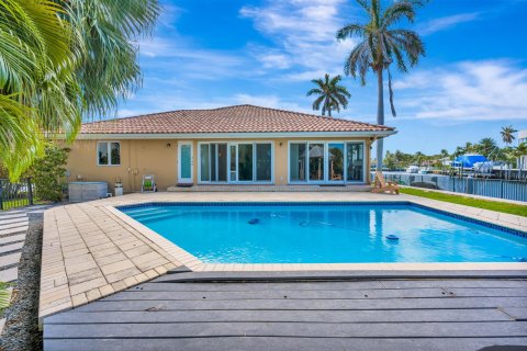 House in Highland Beach, Florida 4 bedrooms, 290.04 sq.m. № 2179460 - photo 11