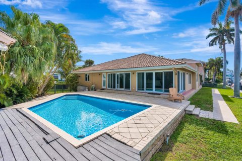 House in Highland Beach, Florida 4 bedrooms, 290.04 sq.m. № 2179460 - photo 15