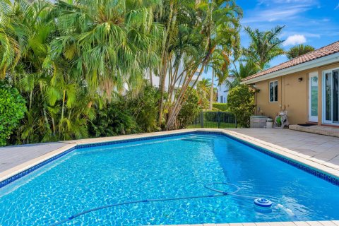 House in Highland Beach, Florida 4 bedrooms, 290.04 sq.m. № 2179460 - photo 18