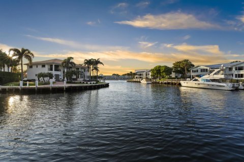 House in Highland Beach, Florida 4 bedrooms, 290.04 sq.m. № 2179460 - photo 7