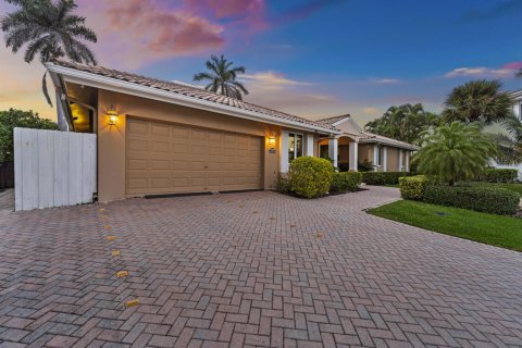 House in Highland Beach, Florida 4 bedrooms, 290.04 sq.m. № 2179460 - photo 26