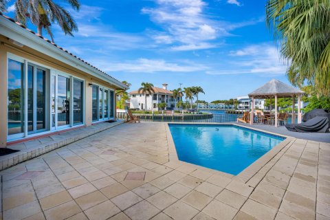 House in Highland Beach, Florida 4 bedrooms, 290.04 sq.m. № 2179460 - photo 9