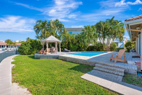 House in Highland Beach, Florida 4 bedrooms, 290.04 sq.m. № 2179460 - photo 23