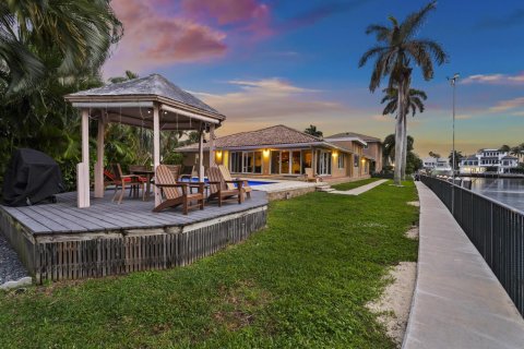 House in Highland Beach, Florida 4 bedrooms, 290.04 sq.m. № 2179460 - photo 16