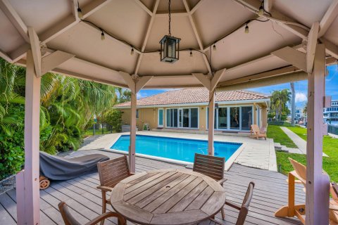 House in Highland Beach, Florida 4 bedrooms, 290.04 sq.m. № 2179460 - photo 14