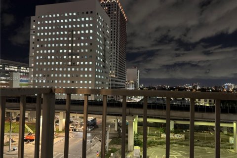 Снять в аренду кондоминиум в Майами, Флорида 1 спальня, 64.01м2, № 1990968 - фото 1