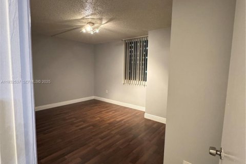 Снять в аренду кондоминиум в Майами, Флорида 1 спальня, 64.01м2, № 1990968 - фото 4