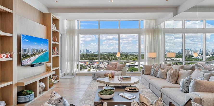 Condominio en Miami Beach, Florida, 2 dormitorios  № 1976056