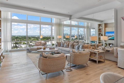 Condominio en venta en Miami Beach, Florida, 2 dormitorios, 145.76 m2 № 1976056 - foto 2