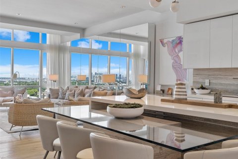 Condominio en venta en Miami Beach, Florida, 2 dormitorios, 145.76 m2 № 1976056 - foto 12